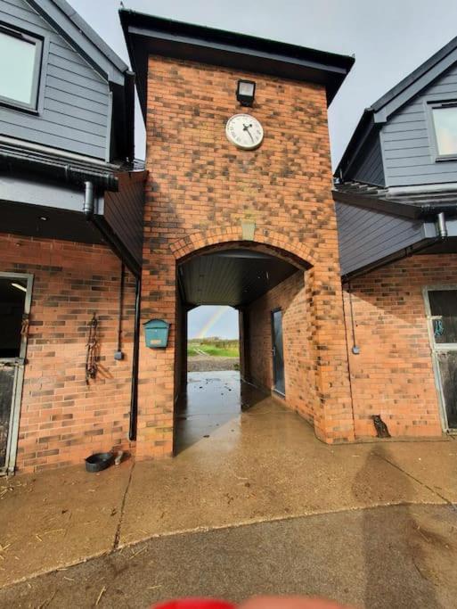 Hanaverian Suit With Amazing Views Of Stud Farm. Driffield Exterior foto
